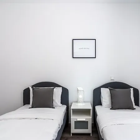 Miles 2-bedroom Apt In Sazlıköy