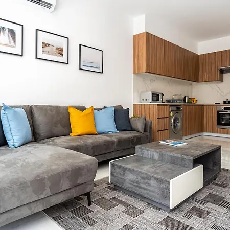 Miles 2-bedroom Apt In * Livadhia