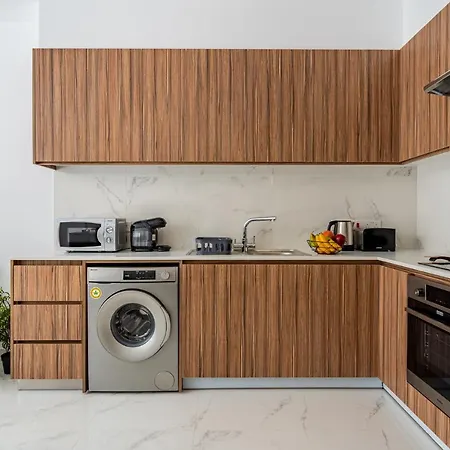 Miles 2-bedroom Apt In Apartment *