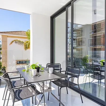 Miles 2-bedroom Apt In * Livadhia