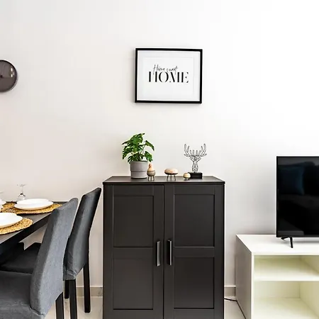 Miles 2-bedroom Apt In * Sazlıköy