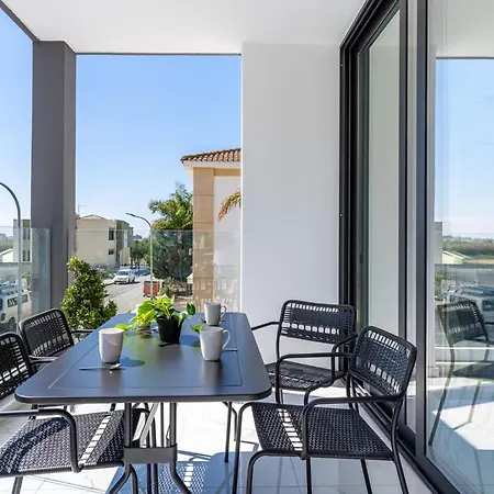 Miles 2-bedroom Apt In