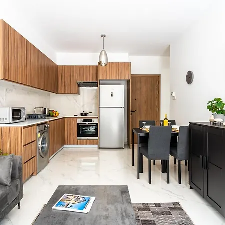 Miles 2-bedroom Apt In Apartamento