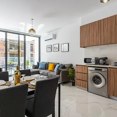 Miles 2-bedroom Apt In Sazlıköy