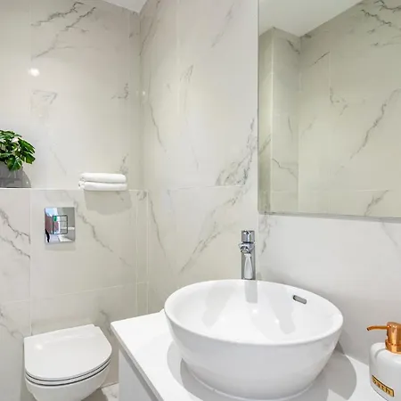 Miles 2-bedroom Apt In * Livadhia