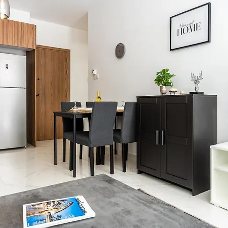 Miles 2-bedroom Apt In Appartement